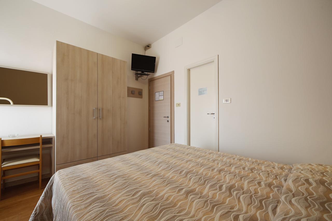 Hotel Susanna Rimini Quarto foto